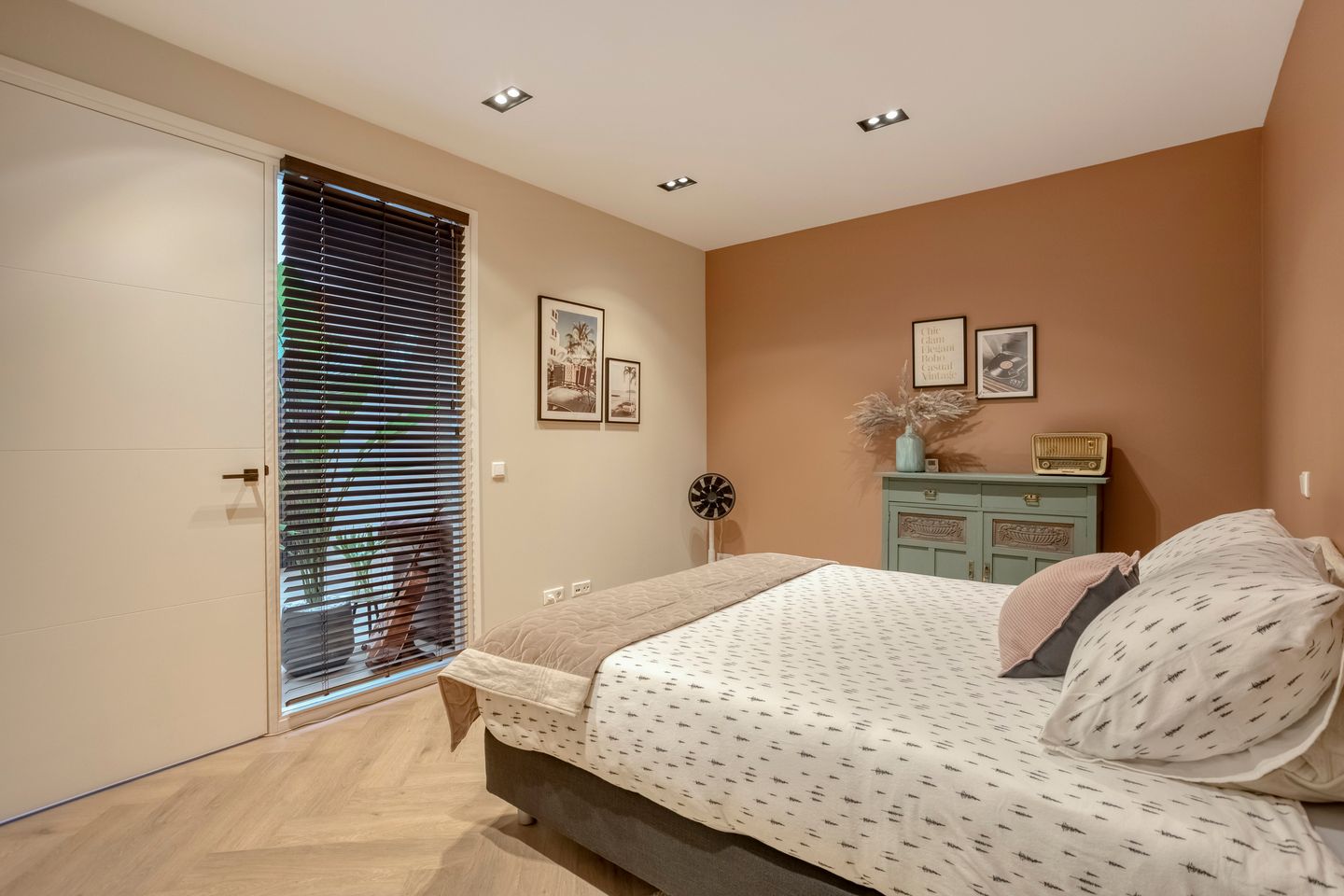 Photo 40 of Oosterweezenstraat 101-D