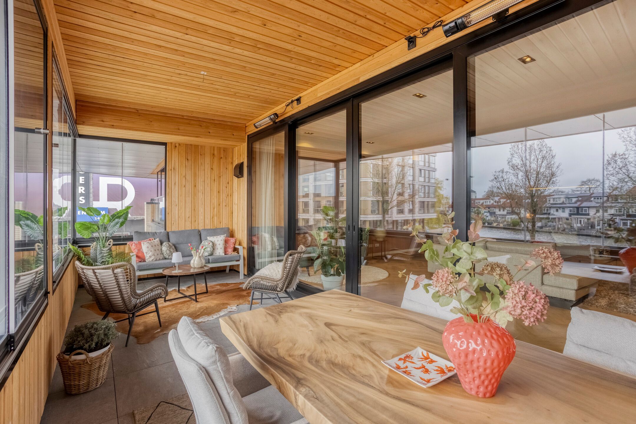 Photo 18 of Oosterweezenstraat 101-D