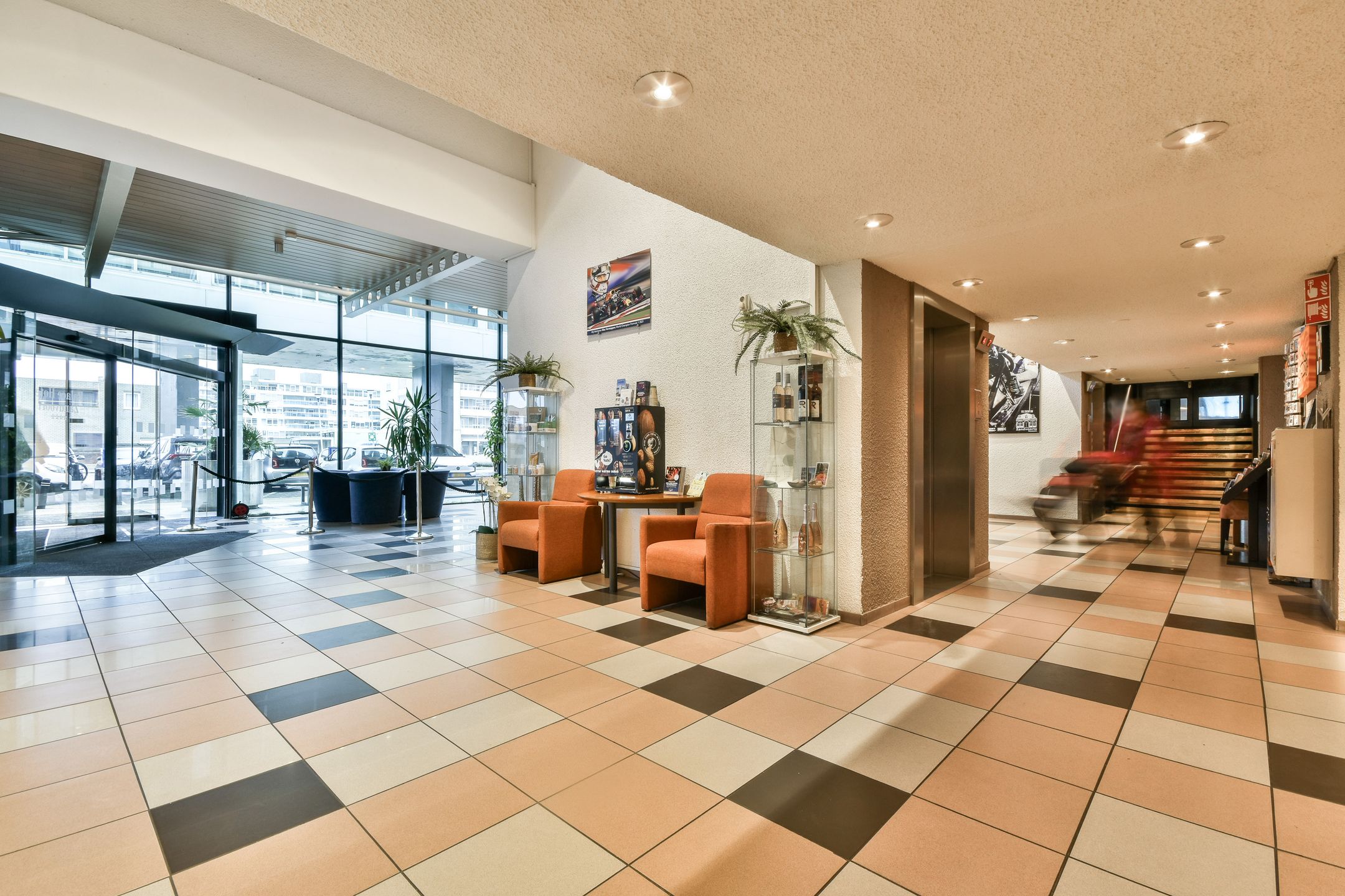 Foto 6 van Burgemeester van Fenemaplein 2-A0305