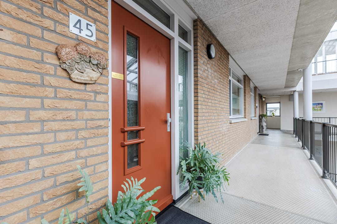 Sunny levensloopbestendig apartment with balcony in senior-friendly complex — 25