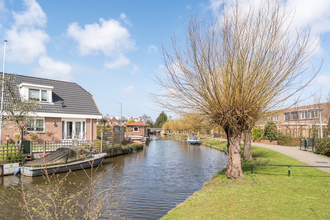 Bright apartment with park views and two balconies in Naaldwijk — 32