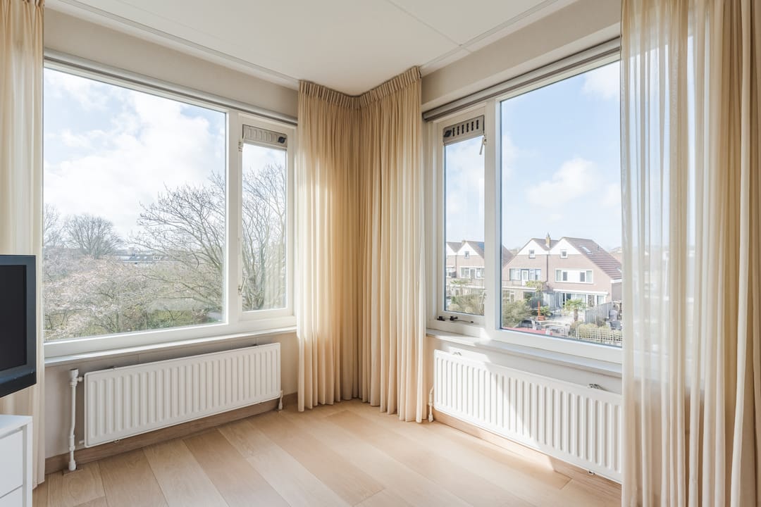 Bright apartment with park views and two balconies in Naaldwijk — 22