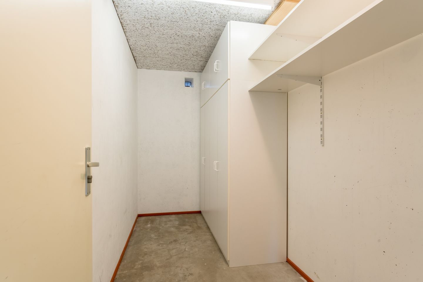 Bright apartment with park views and two balconies in Naaldwijk — 29