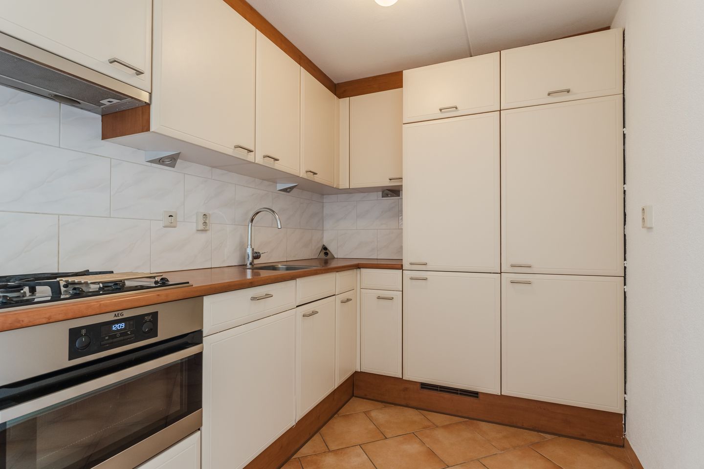 Bright apartment with park views and two balconies in Naaldwijk — 14