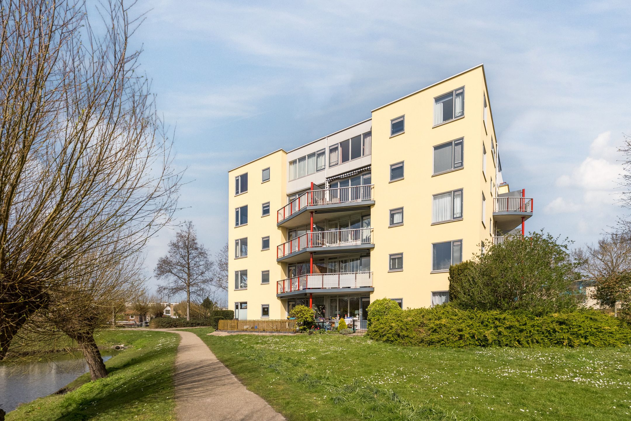 Bright apartment with park views and two balconies in Naaldwijk — 30