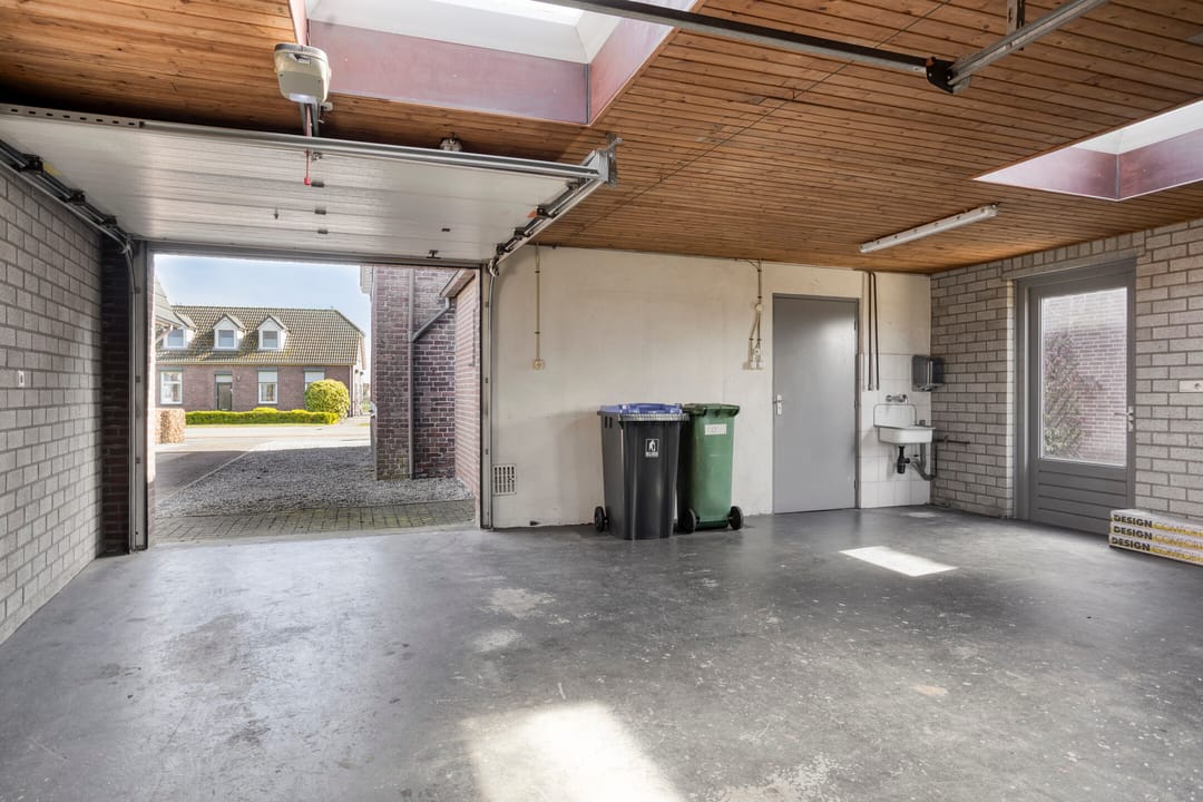 Semi-detached home with garage and countryside views in Oploo — 32