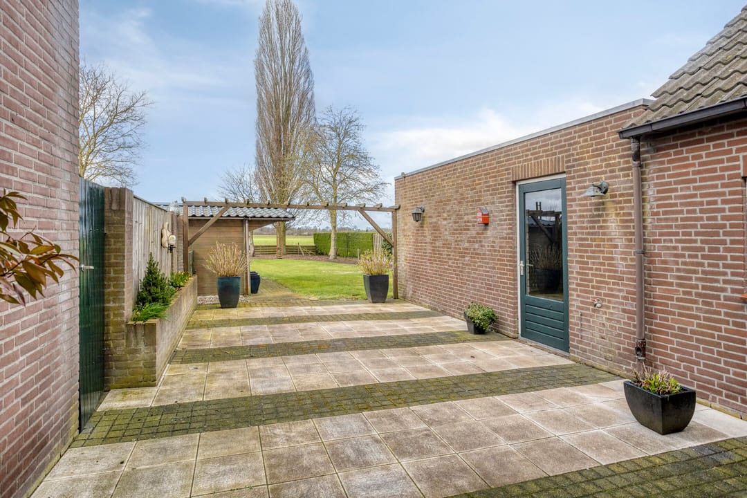 Semi-detached home with garage and countryside views in Oploo — 37