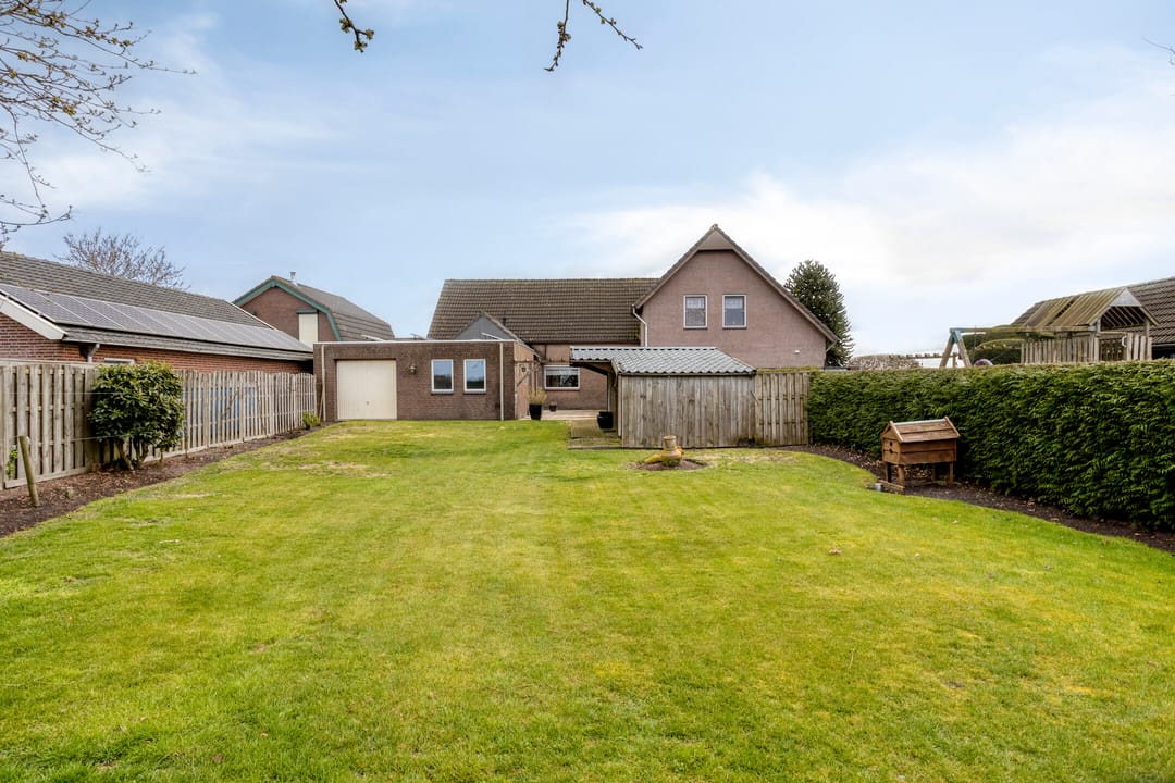 Semi-detached home with garage and countryside views in Oploo — 41