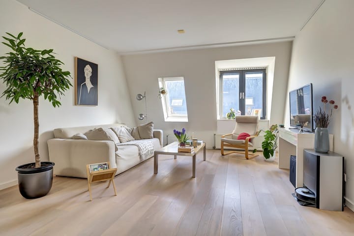 Photo 2 of Camperstraat 22-M