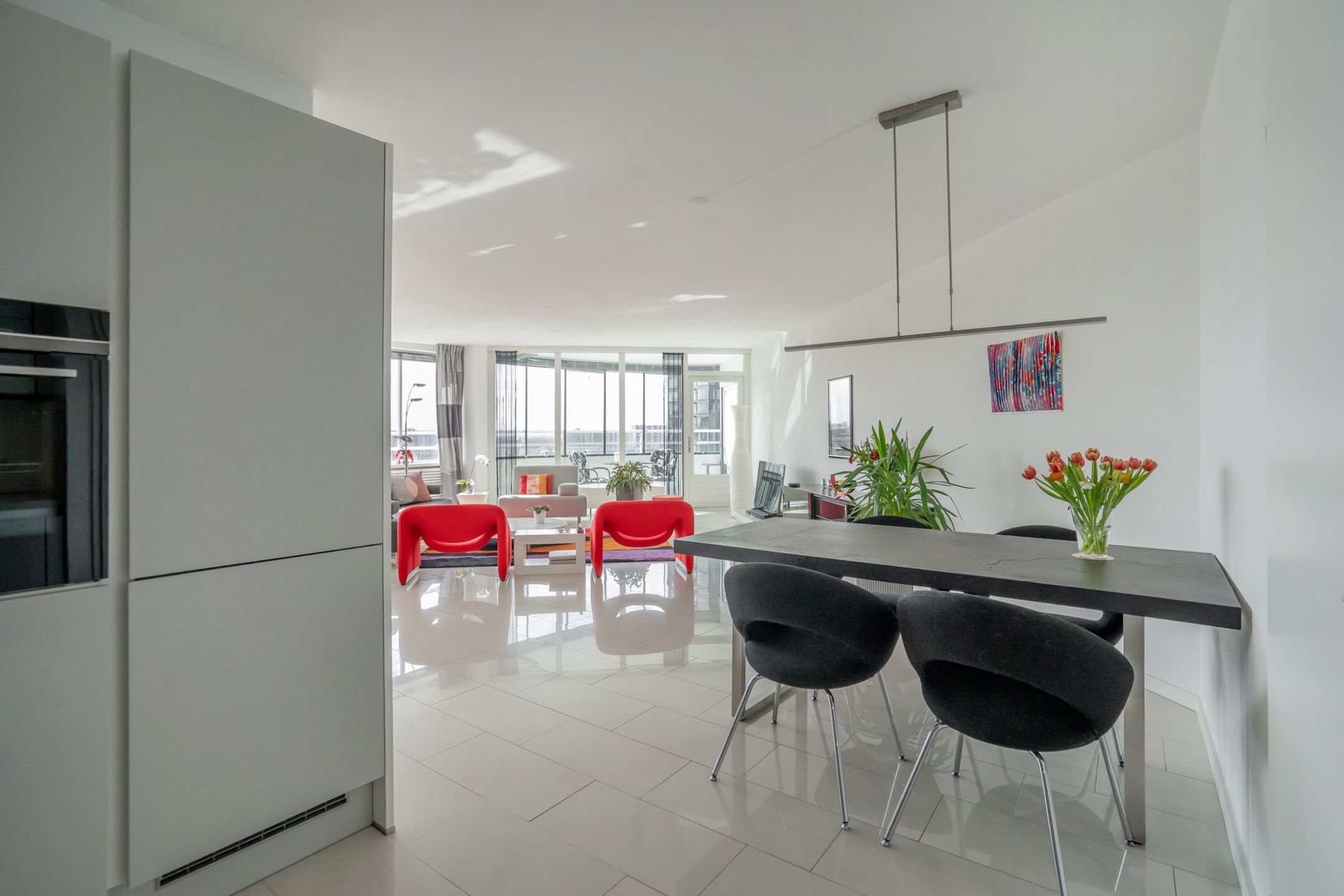 Luxurious and spacious corner apartment with panoramic views and south-facing loggia — 15