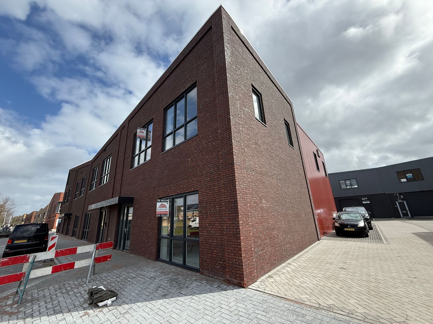 Bekijk foto 4 van Van der Waalsstraat 42-B