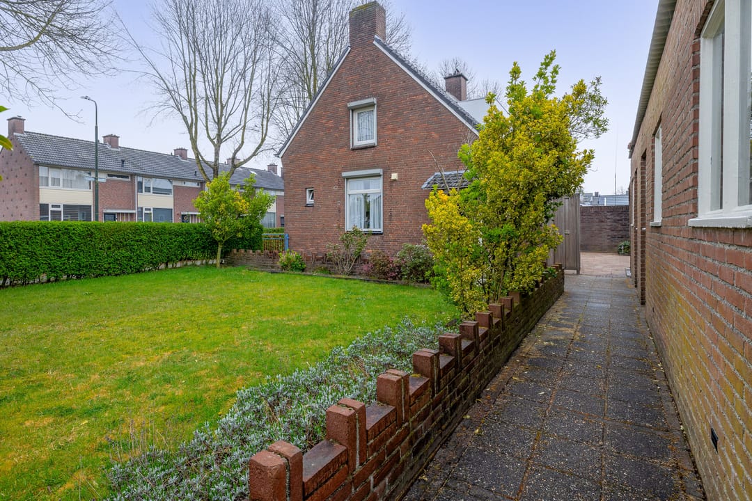Photo 2 of Leliestraat 1