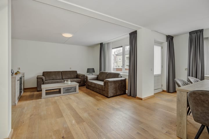 Foto 3 van van Meeuwenstraat 23