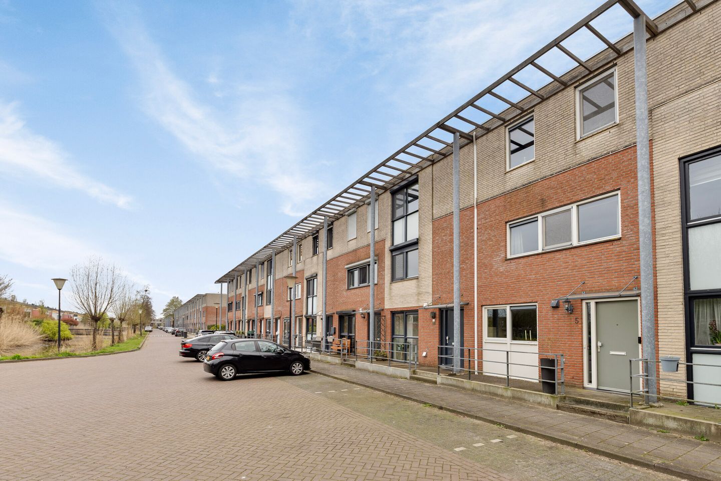 Fine Family Home in a Child-Friendly Neighborhood Between City and Countryside — 25