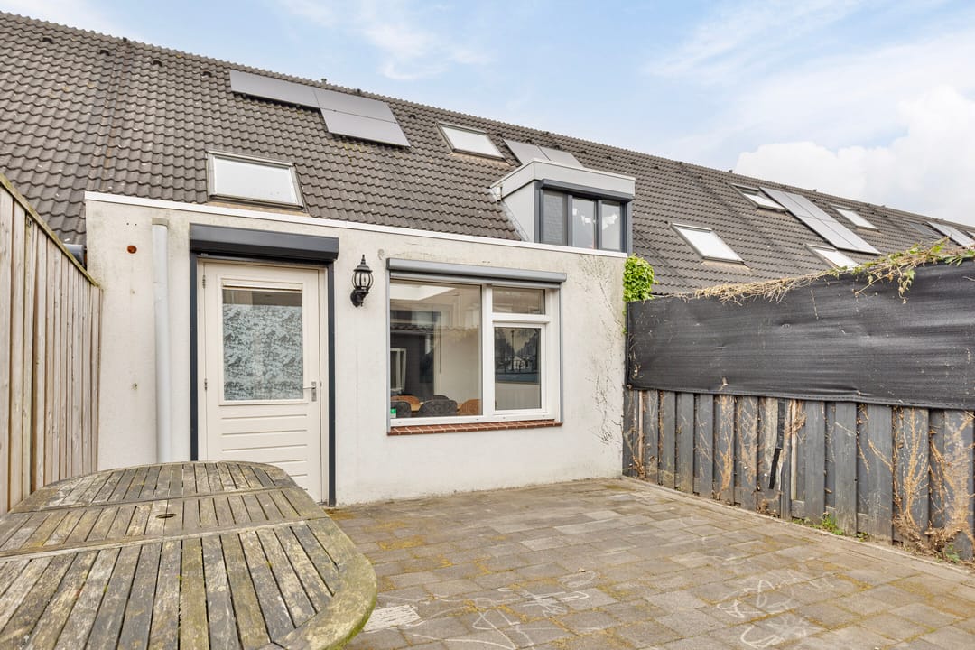 Fine Family Home in a Child-Friendly Neighborhood Between City and Countryside — 23