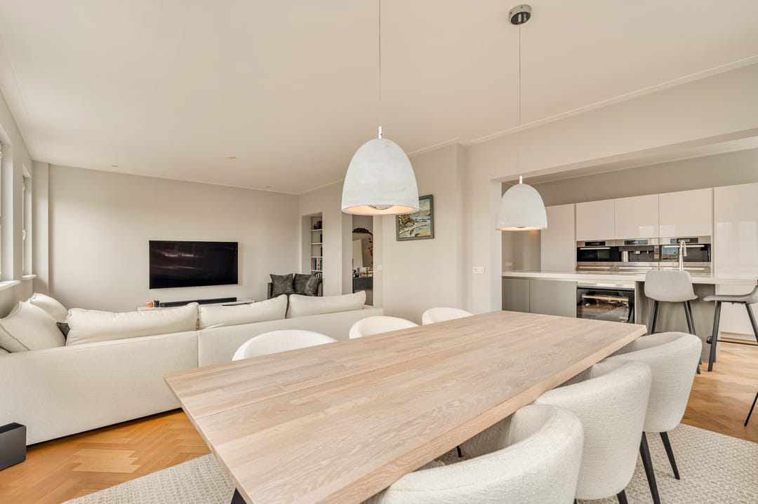 Spectacular corner apartment with panoramic views over the Zuidas skyline in Amsterdam Zuid — 16