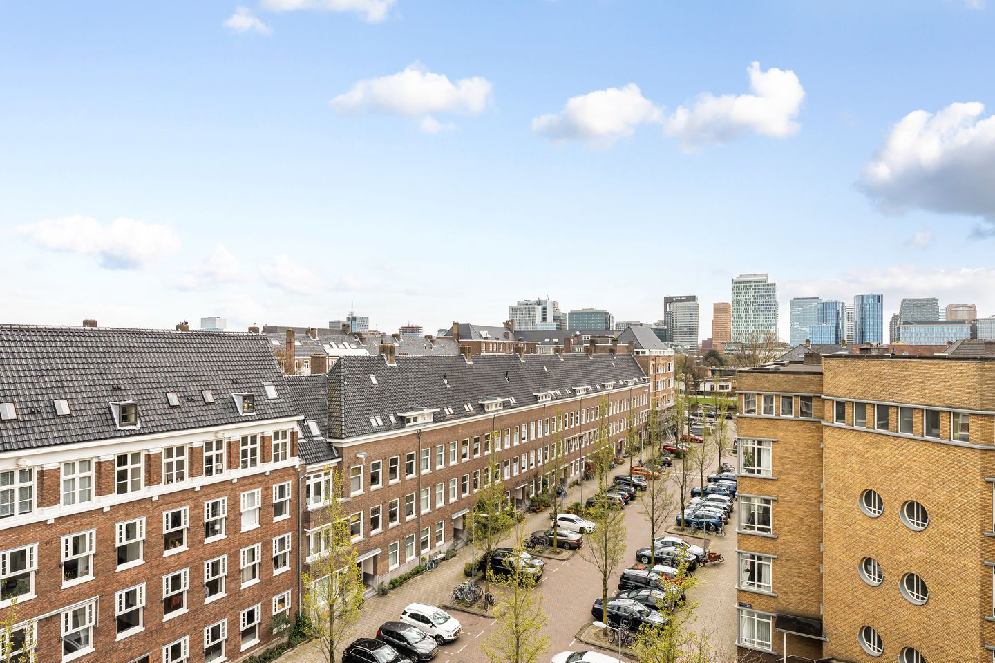 Spectacular corner apartment with panoramic views over the Zuidas skyline in Amsterdam Zuid — 20