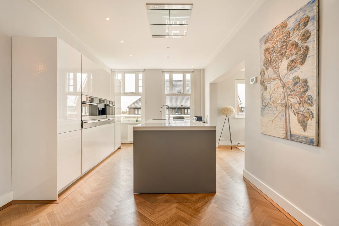 Spectacular corner apartment with panoramic views over the Zuidas skyline in Amsterdam Zuid — 22
