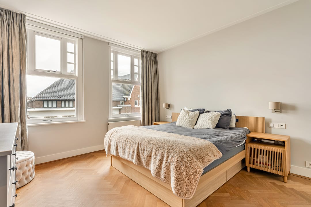 Spectacular corner apartment with panoramic views over the Zuidas skyline in Amsterdam Zuid — 28