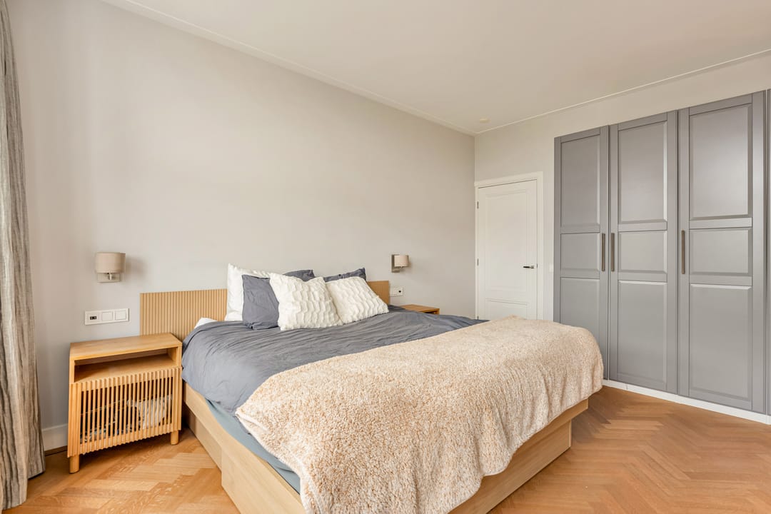 Spectacular corner apartment with panoramic views over the Zuidas skyline in Amsterdam Zuid — 32