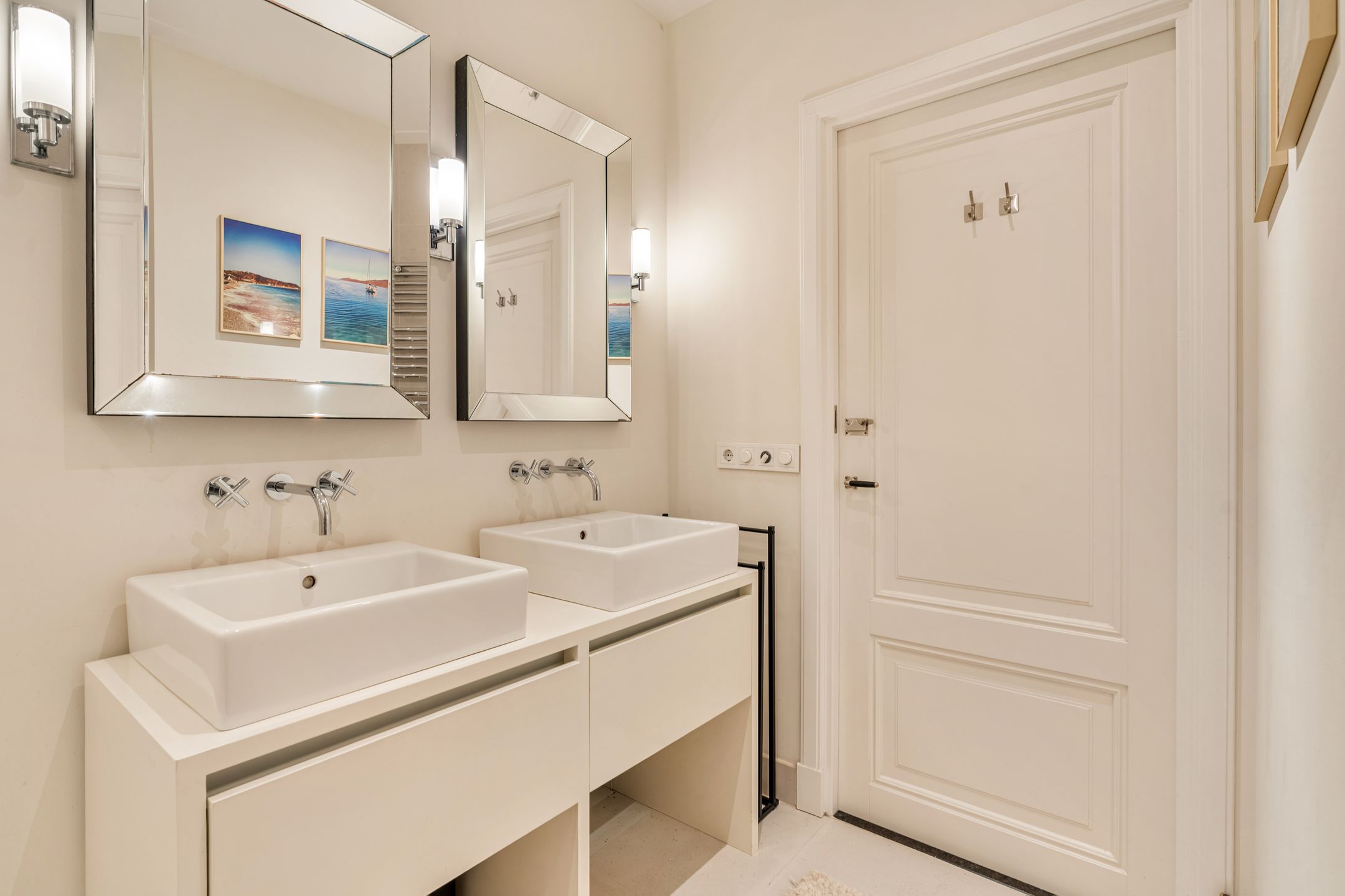 Spectacular corner apartment with panoramic views over the Zuidas skyline in Amsterdam Zuid — 36