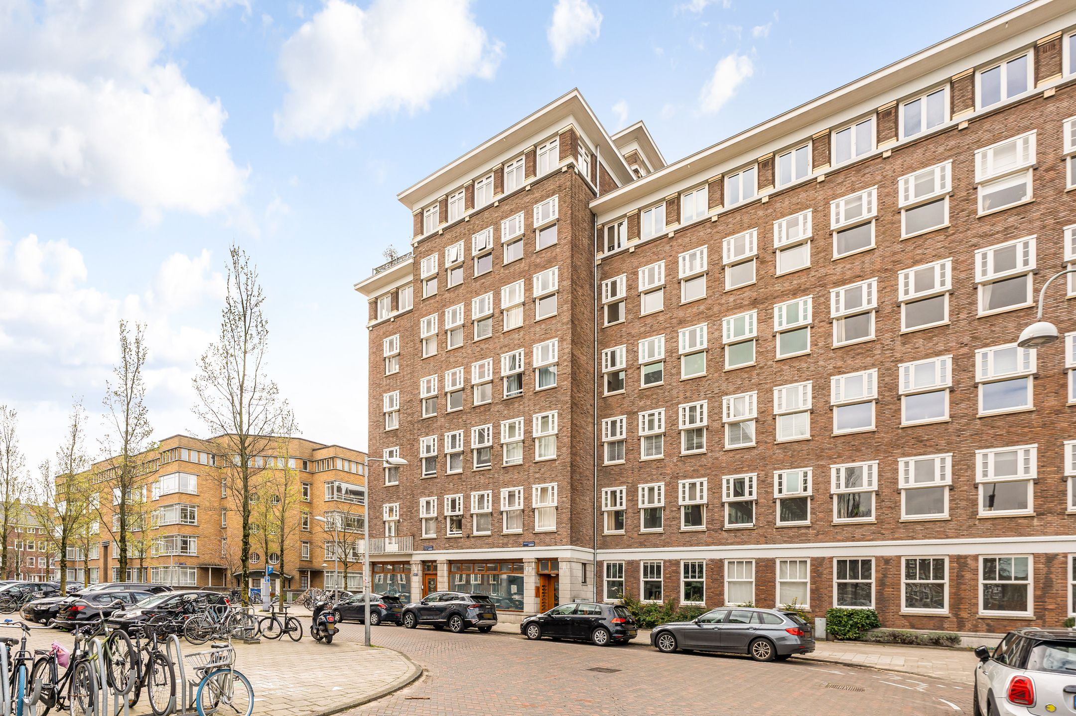Spectacular corner apartment with panoramic views over the Zuidas skyline in Amsterdam Zuid — 39