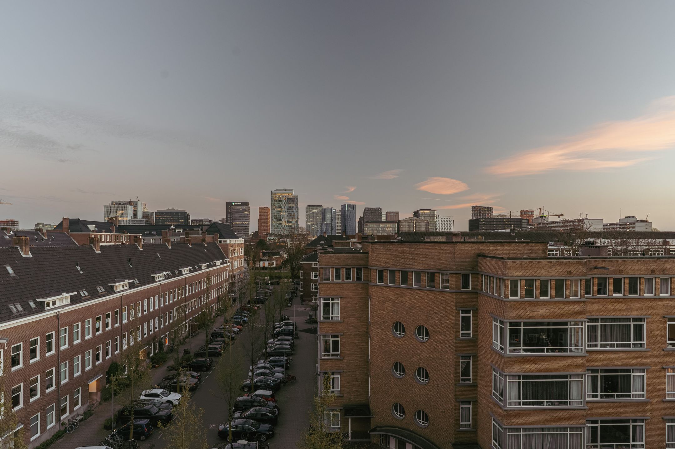 Spectacular corner apartment with panoramic views over the Zuidas skyline in Amsterdam Zuid — 42