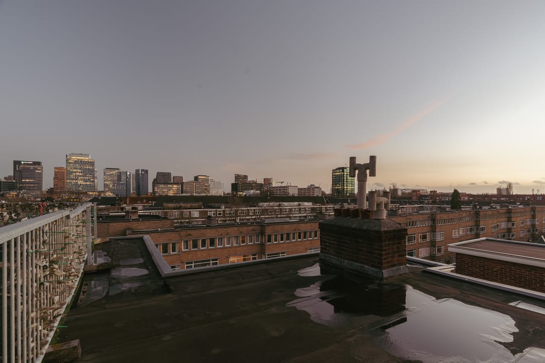 Spectacular corner apartment with panoramic views over the Zuidas skyline in Amsterdam Zuid — 43