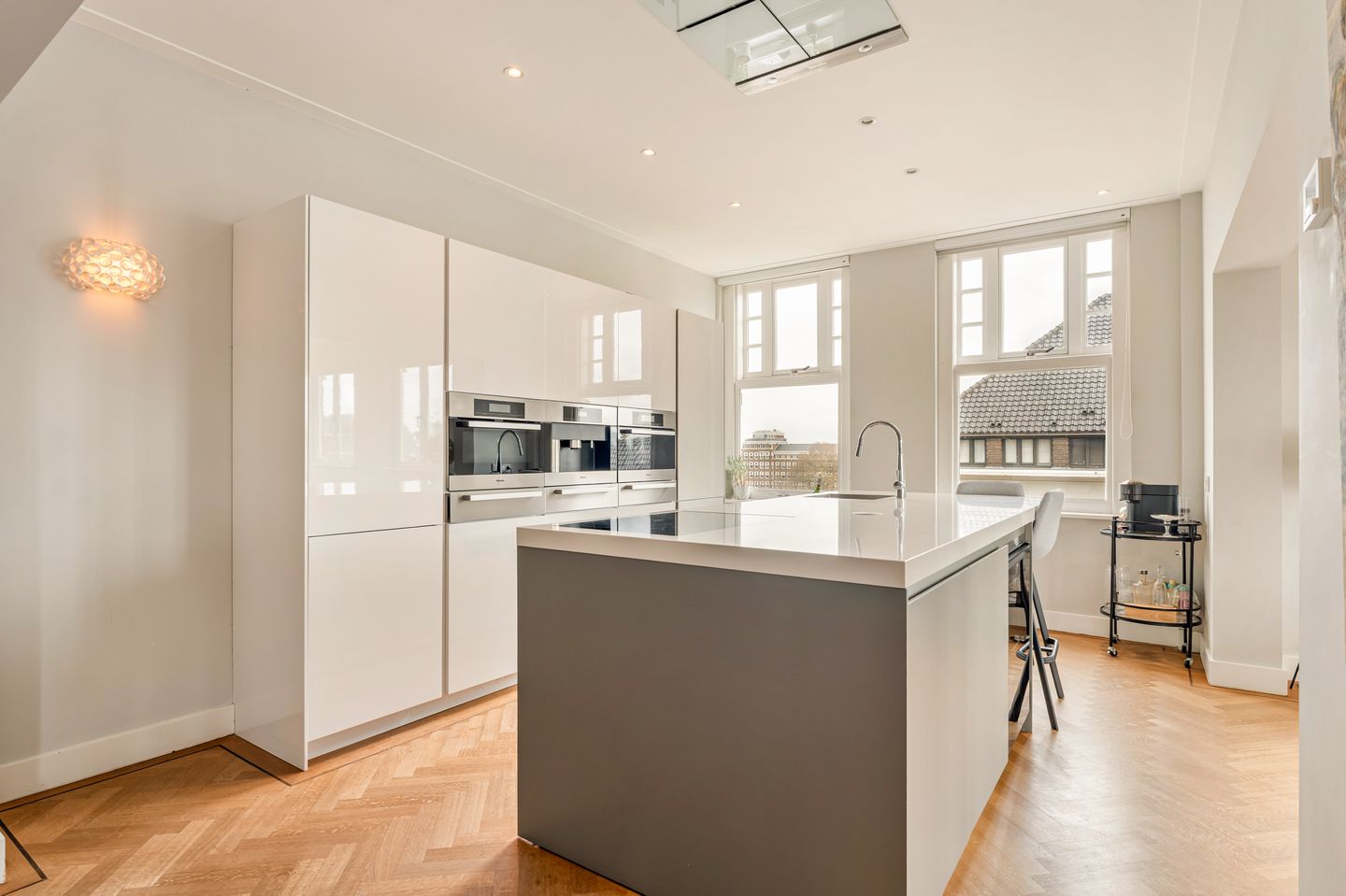 Spectacular corner apartment with panoramic views over the Zuidas skyline in Amsterdam Zuid — 25