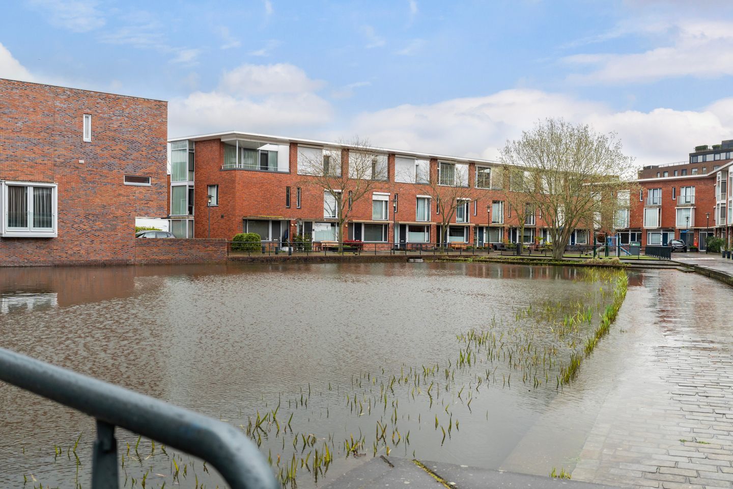 Spacious apartment with unique roof terrace in Papendrecht — 59
