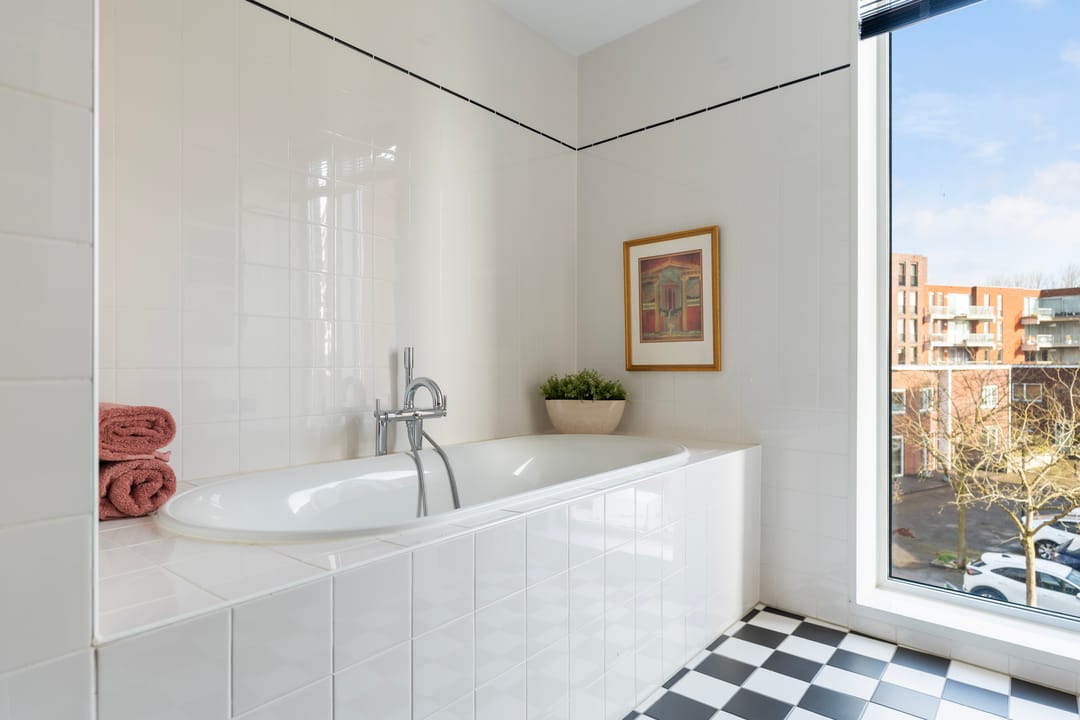 Spacious apartment with unique roof terrace in Papendrecht — 41