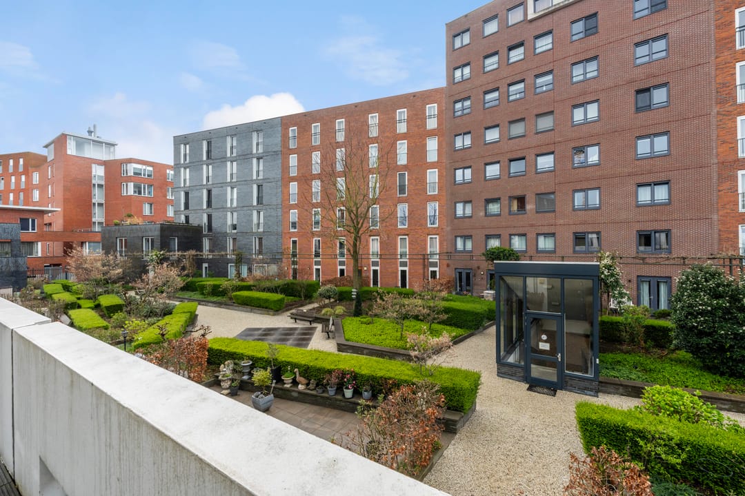 Spacious apartment with unique roof terrace in Papendrecht — 52
