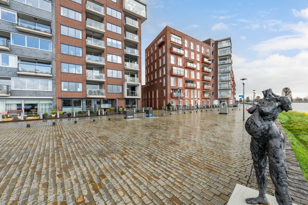 Spacious apartment with unique roof terrace in Papendrecht — 58
