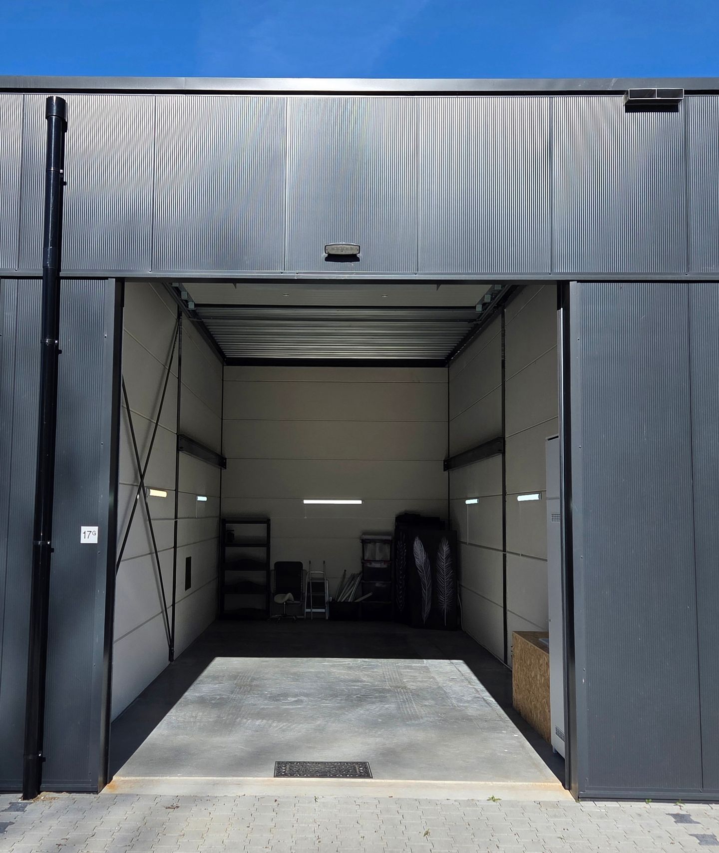 View photo 3 of De Mui 17-G