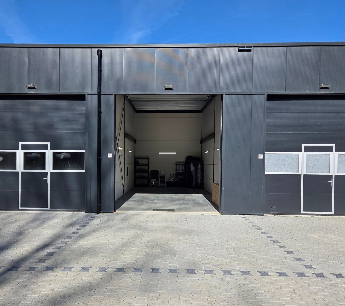 View photo 2 of De Mui 17-G