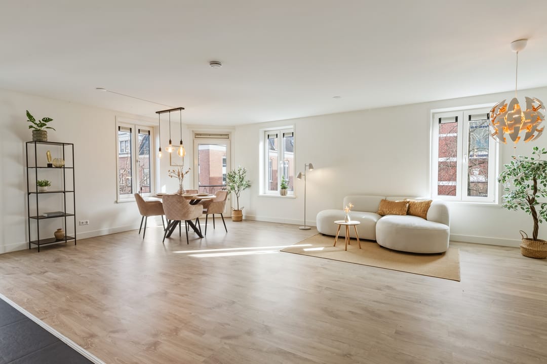 Photo 2 of Laurens Reaalstraat 14-A