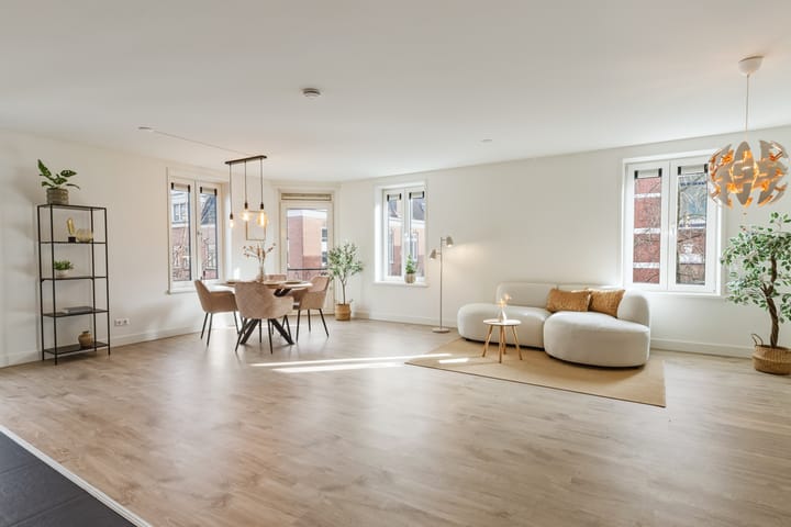 Photo 2 of Laurens Reaalstraat 14-A