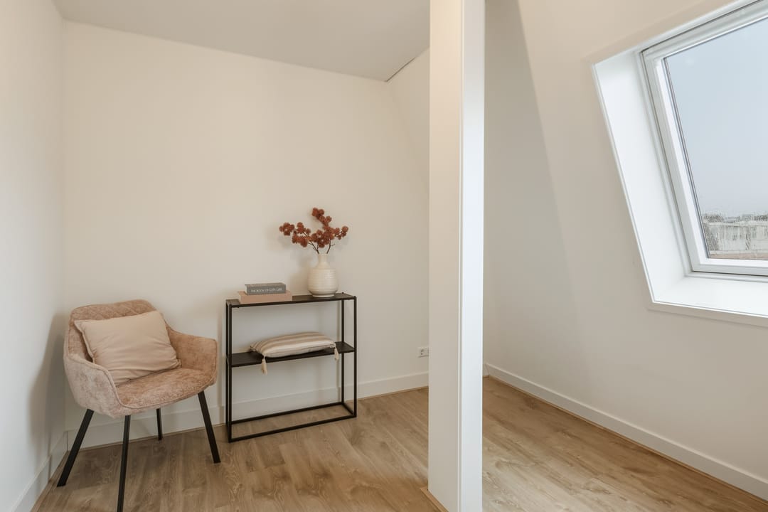 Photo 28 of Laurens Reaalstraat 14-A