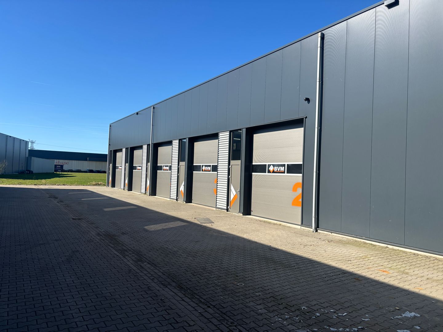 View photo 2 of Burenweg 22