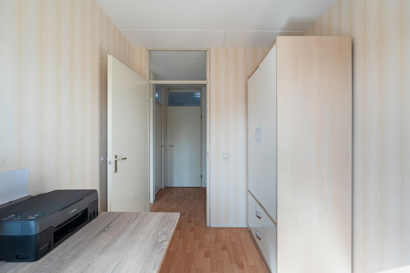 Comfortable Semi-Detached Home with Luxury Kitchen, Bathroom and Sunny Garden — 19