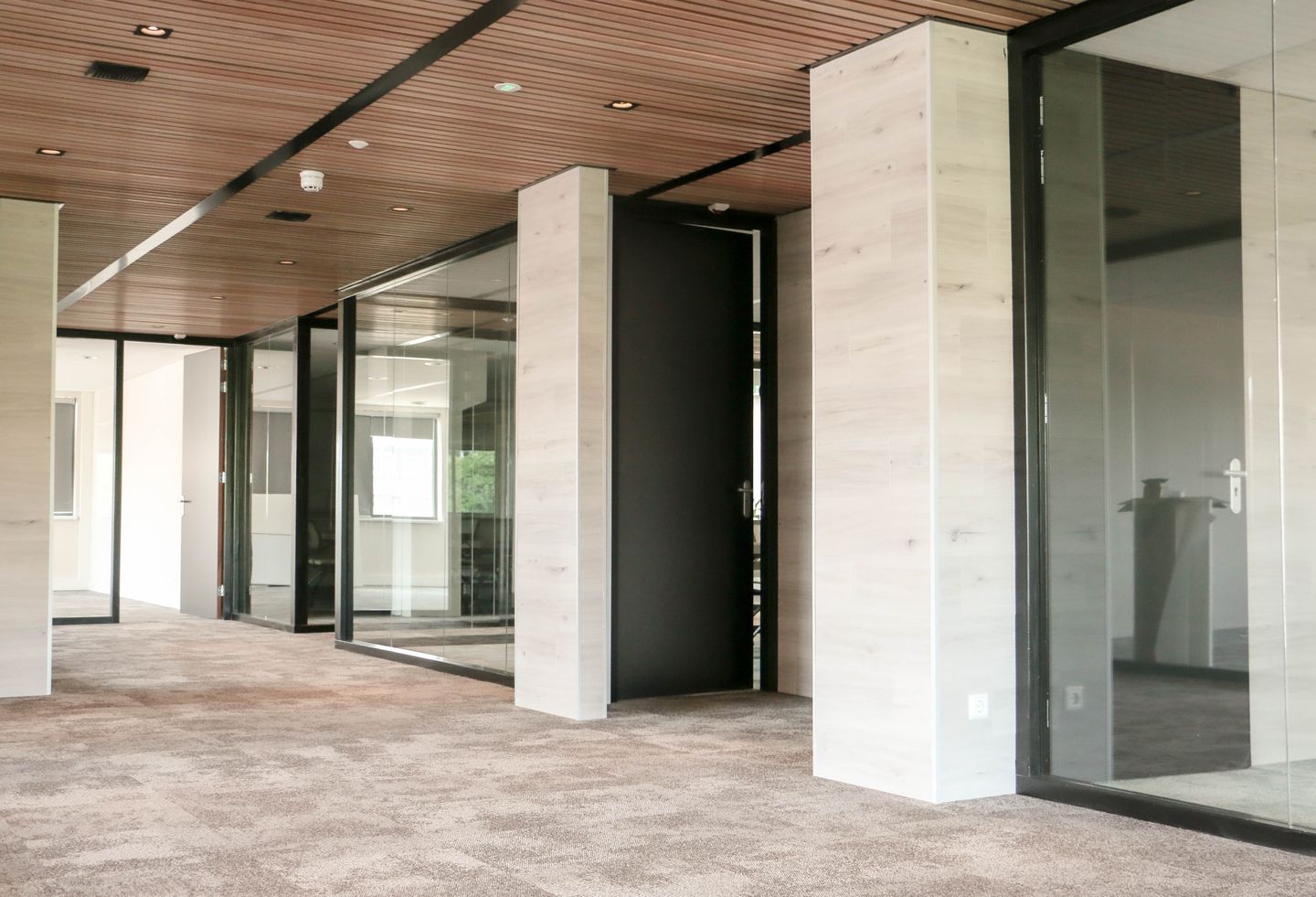 Bekijk foto 3 van Verrijn Stuartlaan 17