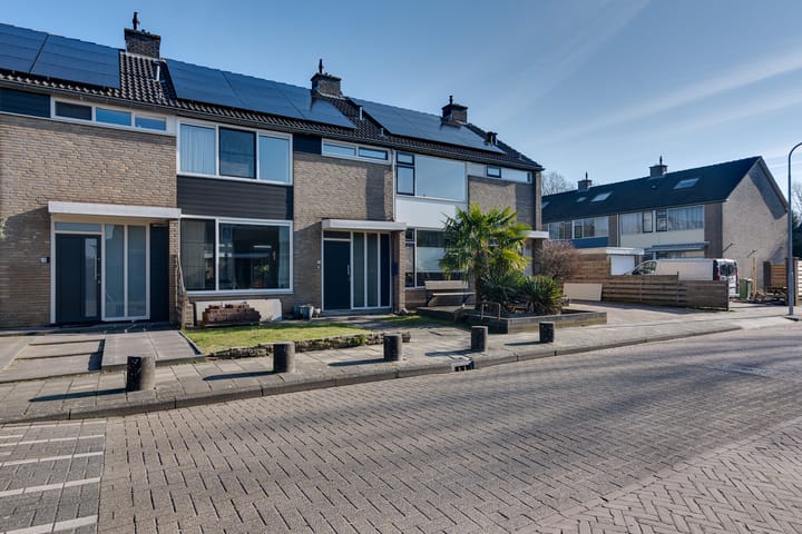 Photo 2 of Moezelstraat 9