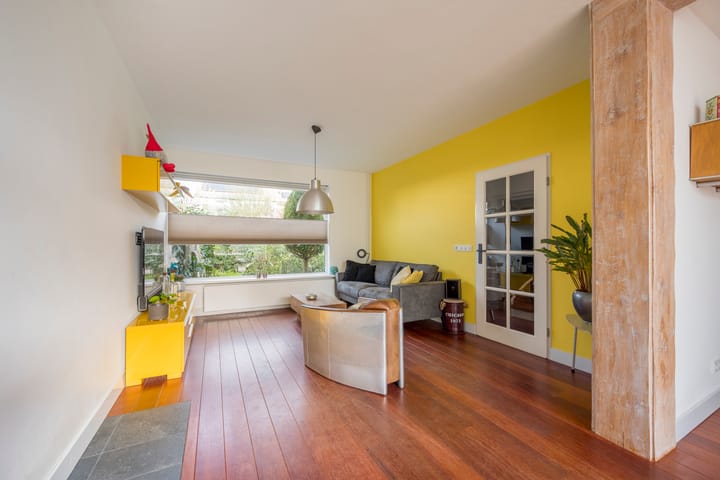 Photo 2 of Van Oldenbarneveltstraat 18