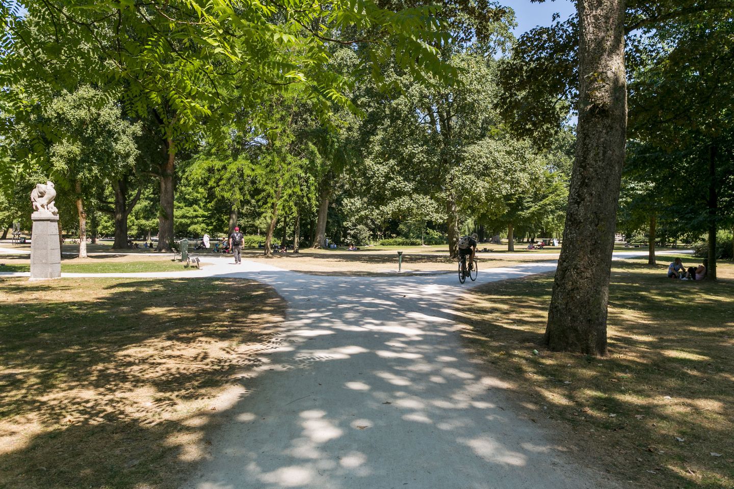 Renovated ground-floor apartment with sunny south-facing garden near Westerpark — 25