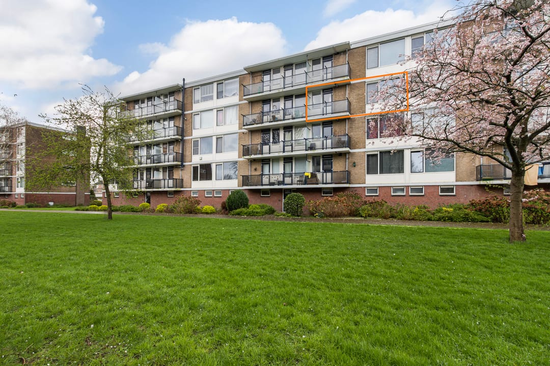 Photo 1 of Van Karnebeekstraat 113