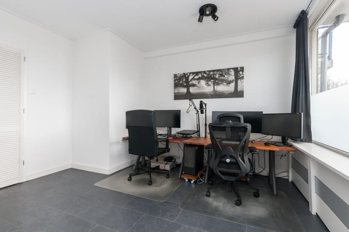 Photo 3 of Van Karnebeekstraat 113