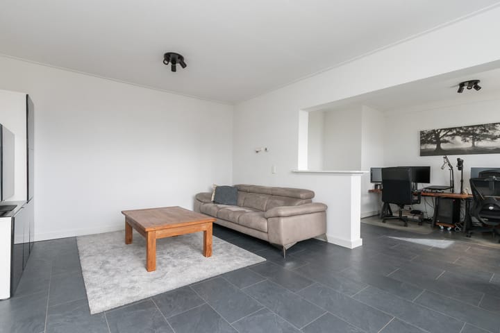 Photo 2 of Van Karnebeekstraat 113