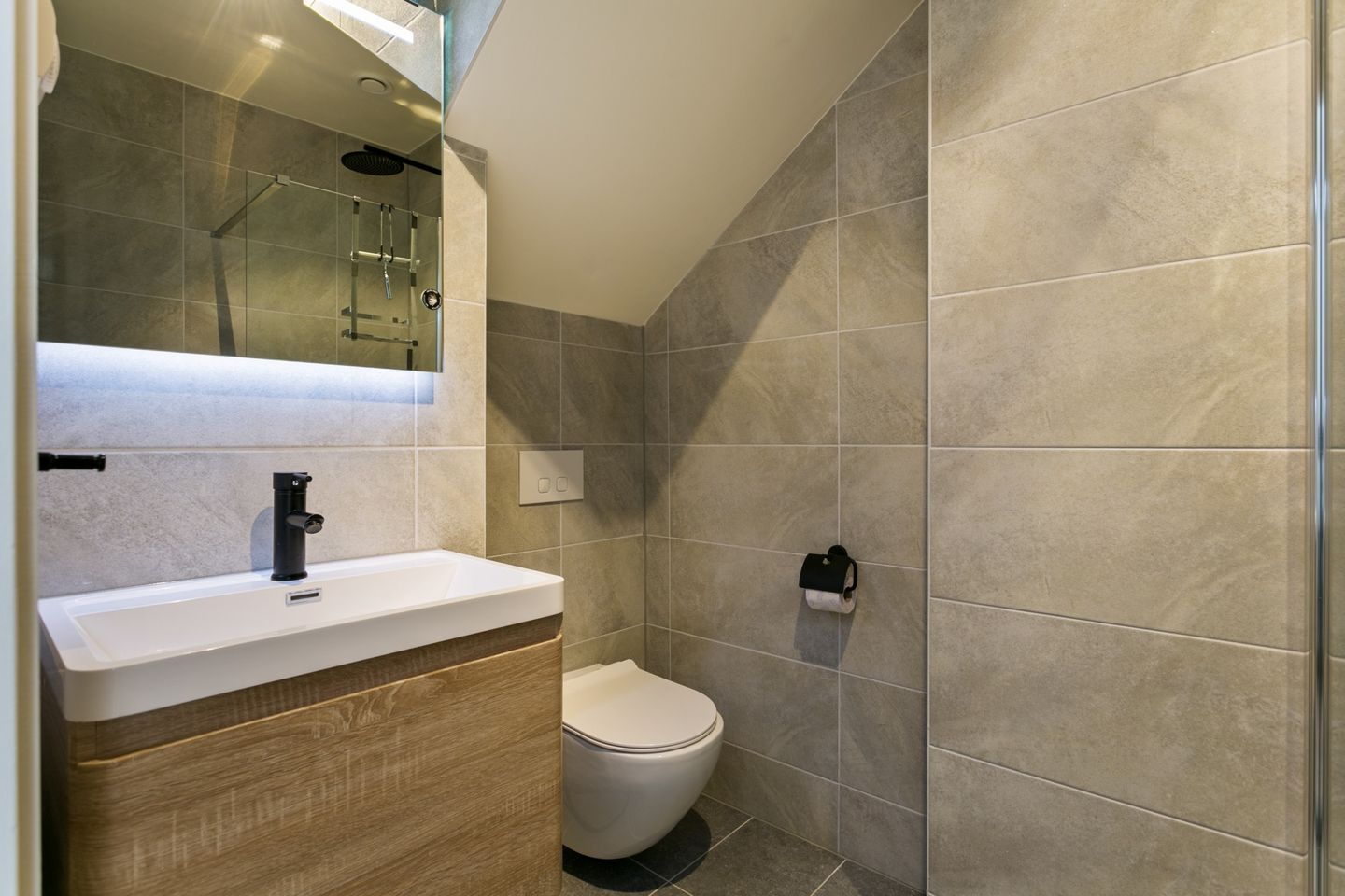 Renovated ground-floor apartment with sunny south-facing garden near Westerpark — 20