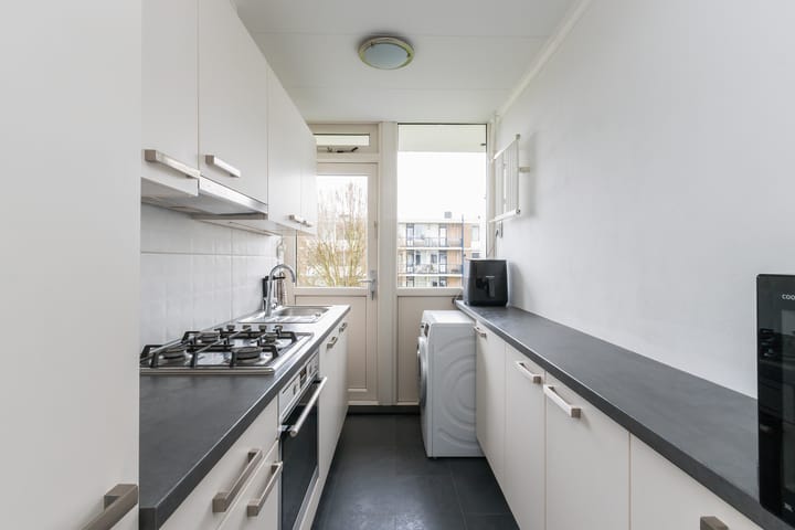 Photo 4 of Van Karnebeekstraat 113