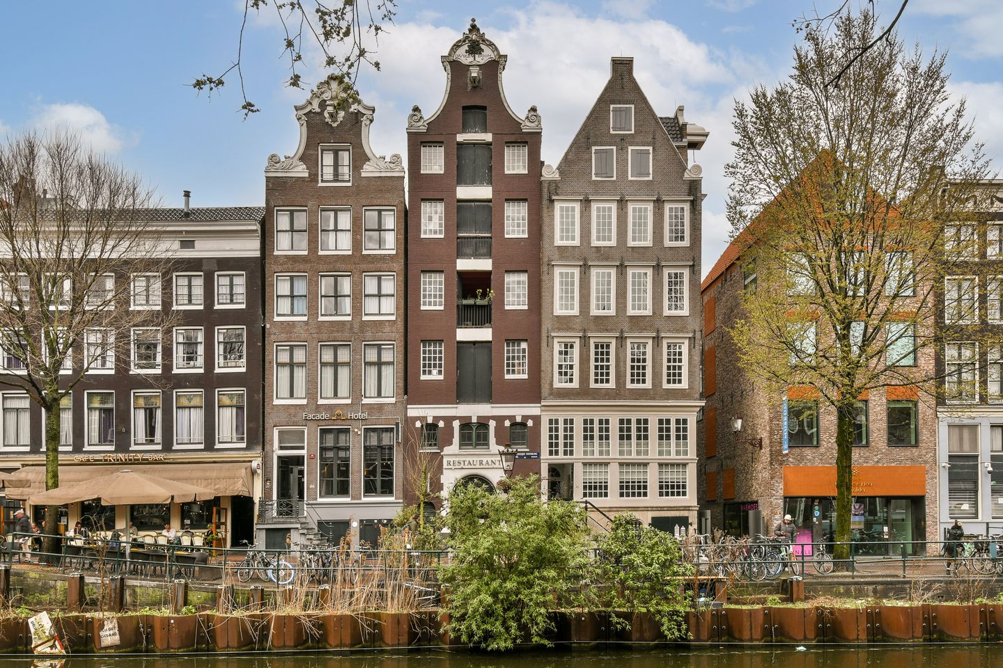 Bekijk foto 1 van Oudezijds Voorburgwal 42-A